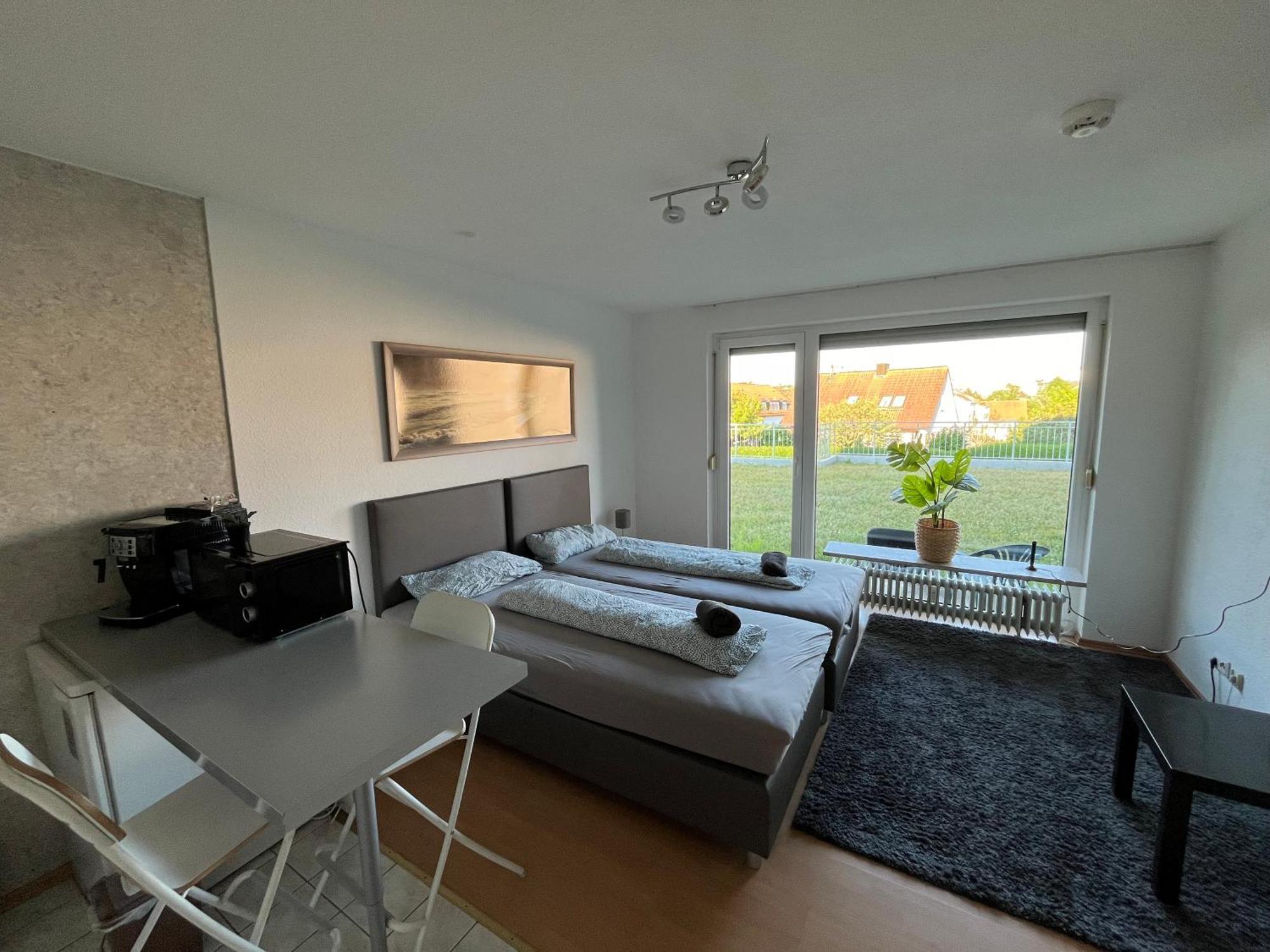 Ruhige Sonnige Wohnung Mit Rooftopterrasse Nahe Universitaet Gerbrunn Luaran gambar